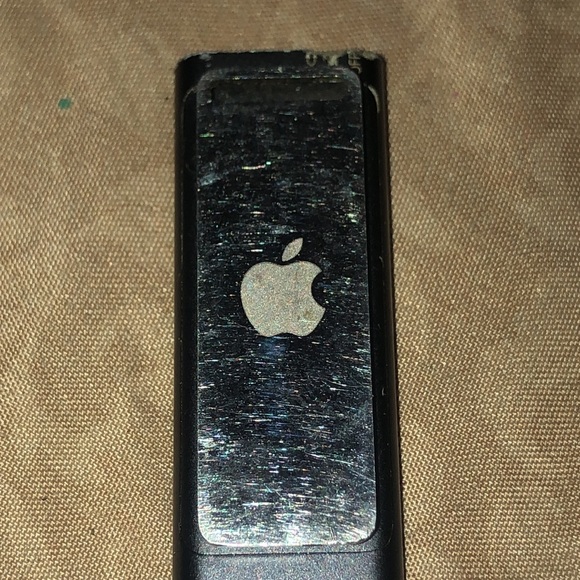 I-pod shuffle with usb charger cord - Picture 5 of 7